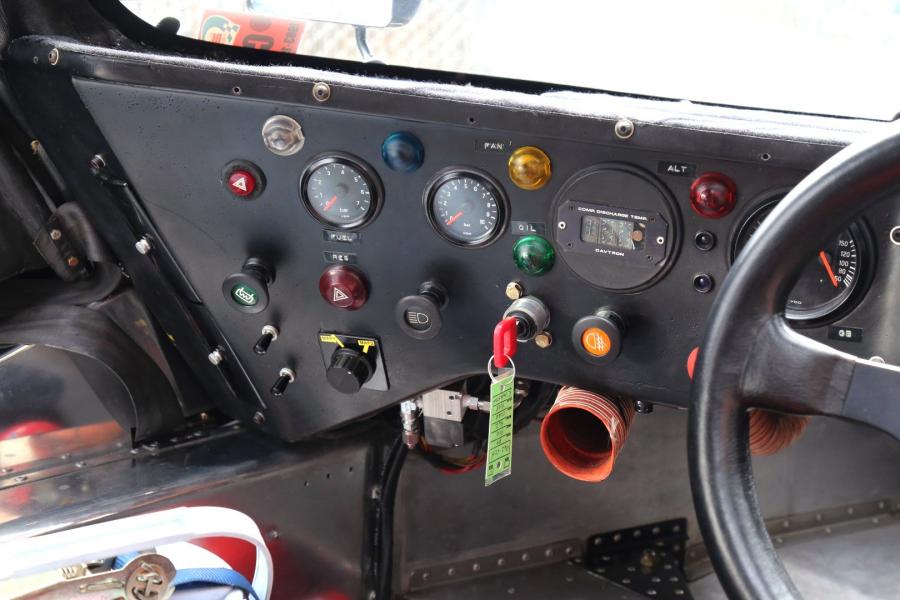 Панель приборов Porsche 962 IMSA GTP (962-C04) 1987 года  (фото 42 из 96)